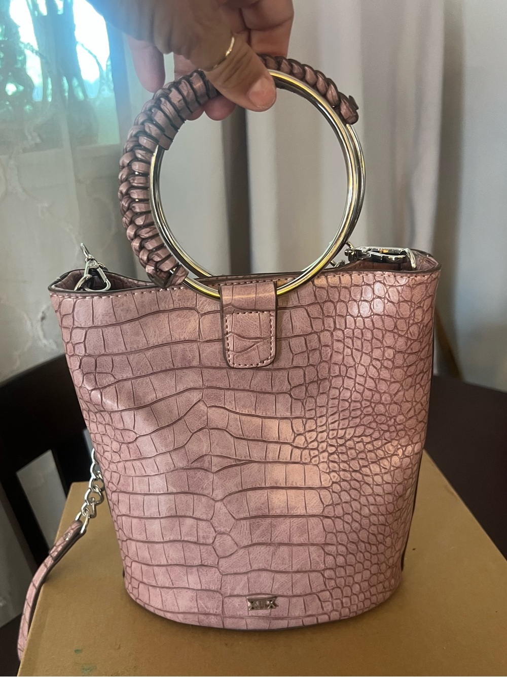 Stylish Pink Croc-Embossed Bucket Handbag with Gold Rings